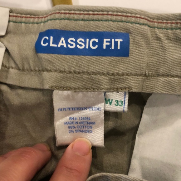 Southern Tide classic fit khaki shorts, size 33 - Picture 3 of 5